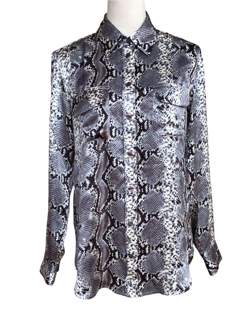 Vintage Snappy Turtle Silk Snakeskin Print Ling Sleeve Button Up Blouse